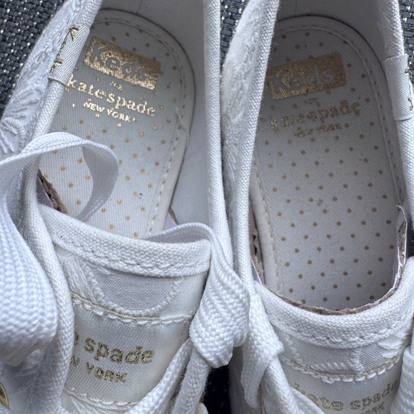 Kate Spade Triple Kick Floral Eyelet & Pearl Sneakers Bridal NEW White Size 8 - Picture 4 of 7